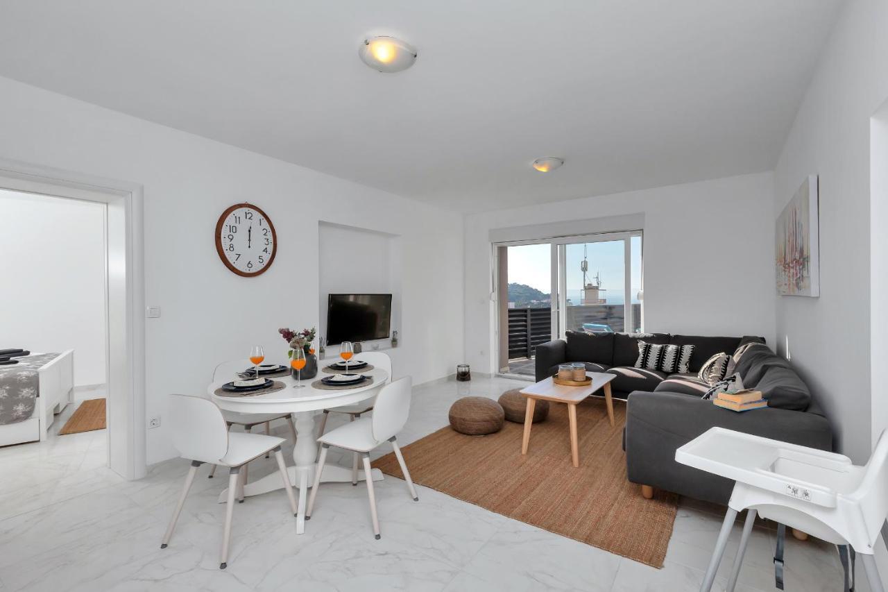 Apartment Lotte With Private Pool In The City Center! Makarska Bagian luar foto