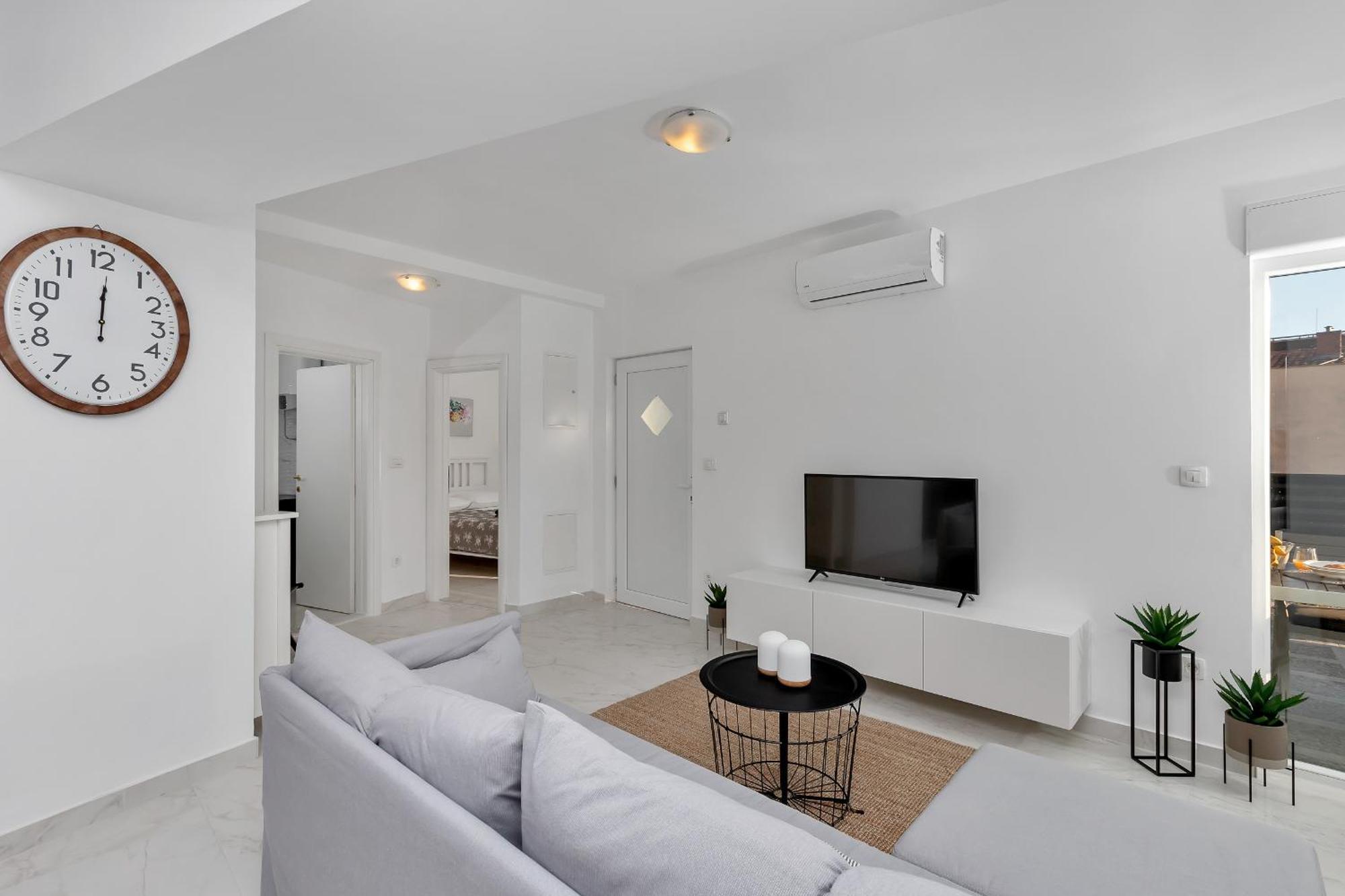 Apartment Lotte With Private Pool In The City Center! Makarska Ruang foto