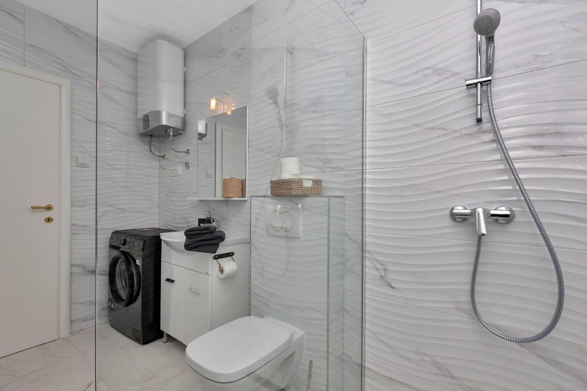 Apartment Lotte With Private Pool In The City Center! Makarska Ruang foto