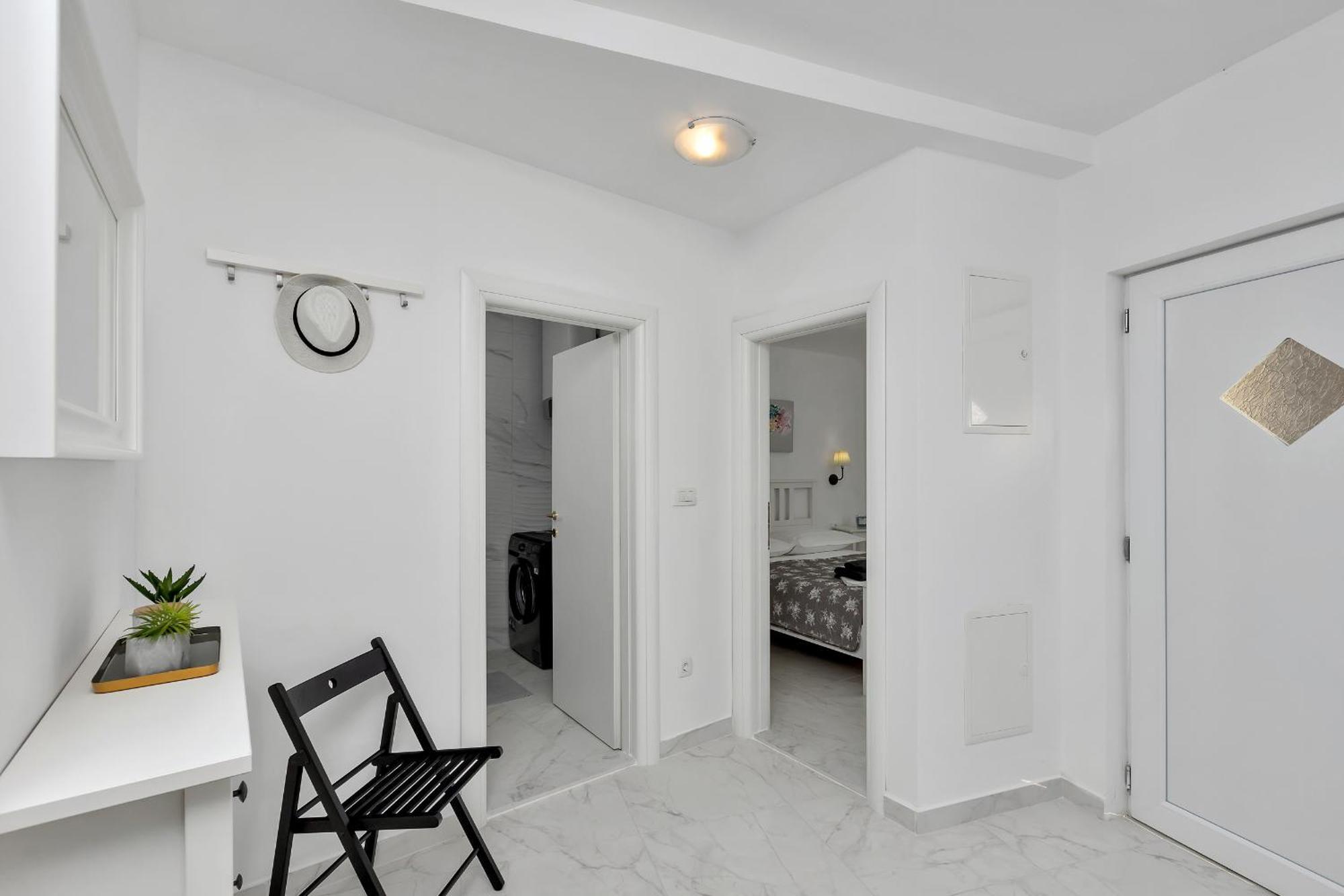 Apartment Lotte With Private Pool In The City Center! Makarska Ruang foto